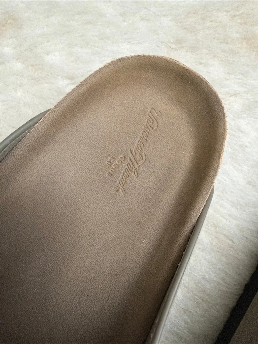 Universal Thread Clogs - Picture 2 of 3